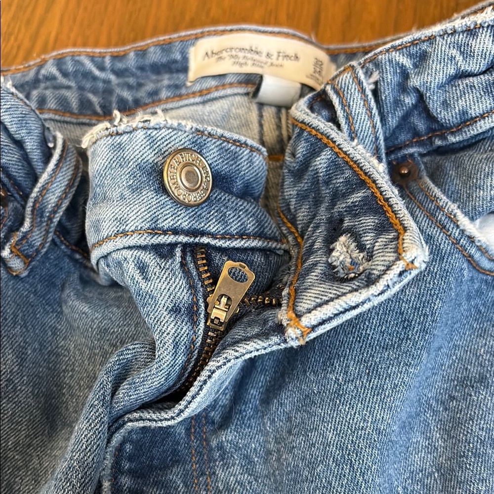 Abercrombie & fitch women’s The 90s Relaxed Jean
High Rise size 32/14 - Picture 7 of 8